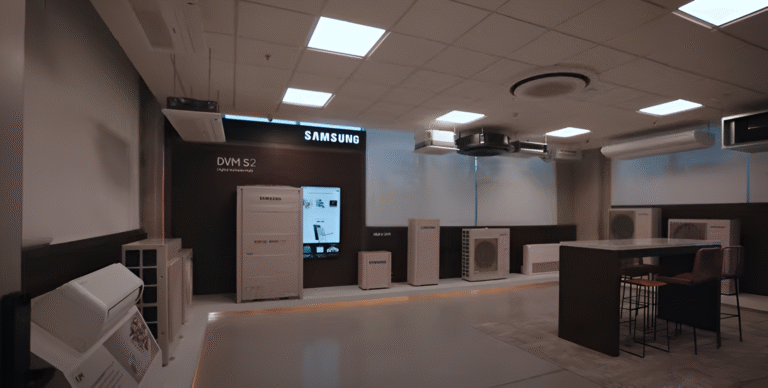 Sala del nuevo centro de entrenamiento en climatización de Samsung en Norlog, equipada con sistemas HVAC y tecnología de última generación
