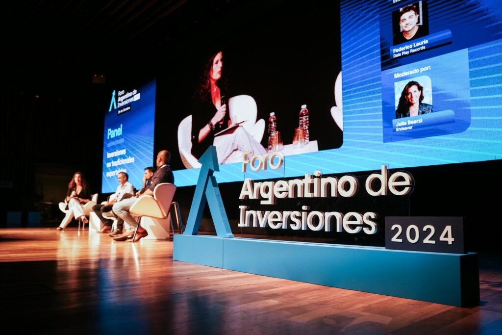 Panel de expertos en el Foro ARCAP con eje en inversiones no tradicionales exportables, realizado en el CCK