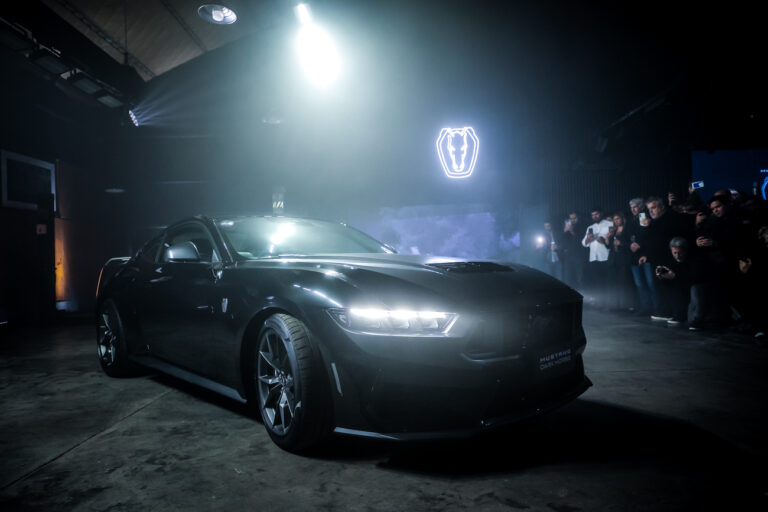 Auto Mustang Dark Horse exhibido durante el evento por los 9 años de la marca en Argentina