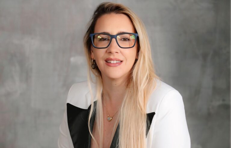 Retrato de Natalia Tagliacozzo, empresaria argentina especializada en innovación, diseño y desarrollo de marcas