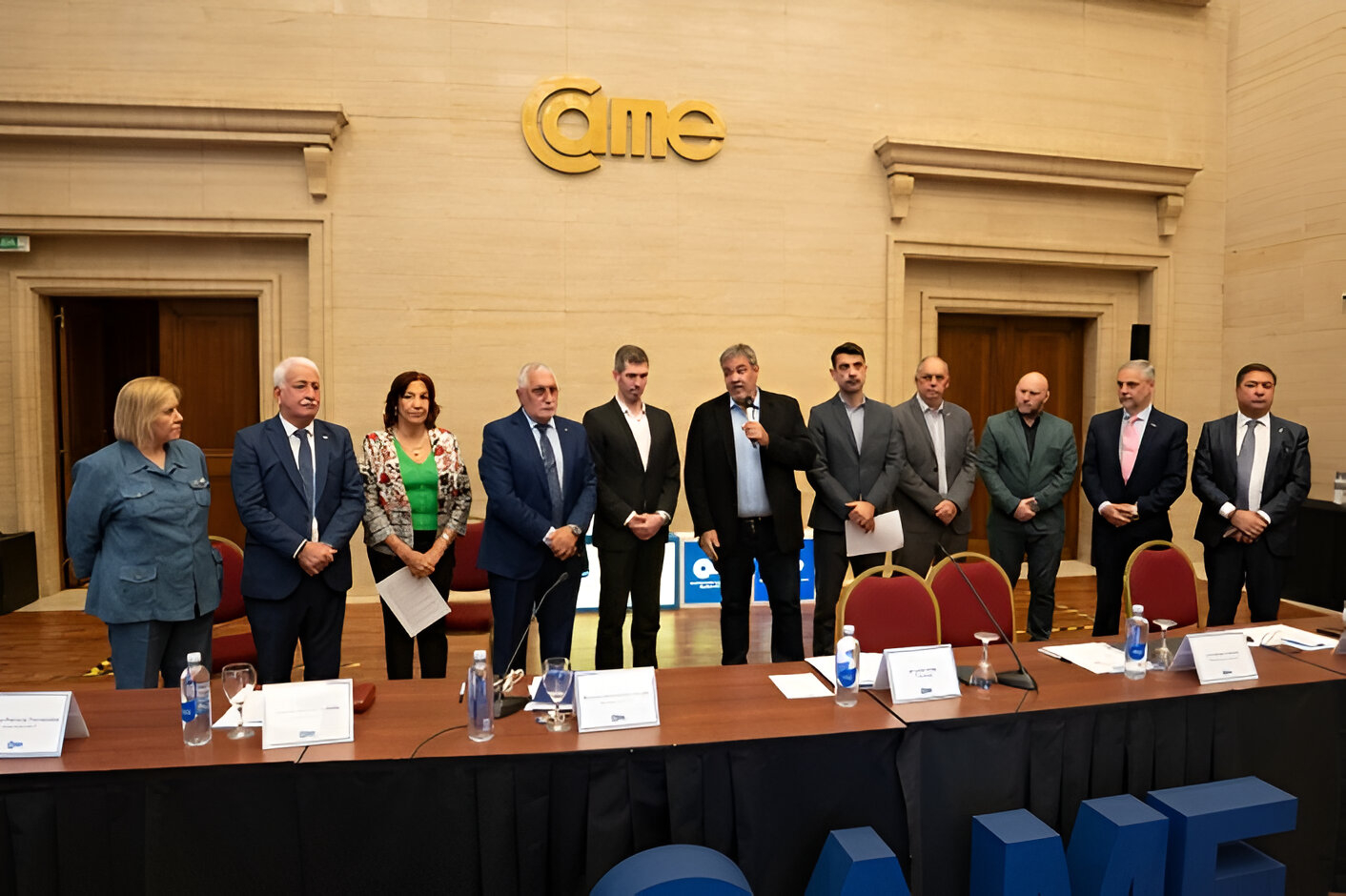 Autoridades de CAME y del Mercado Argentino de Valores durante la firma del convenio de colaboración en Buenos Aires
