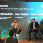 Panel de presentación de Casa Propia de IDERO con Lucas Salvatore Damián Tabakman y Rodolfo Vigliano frente al público