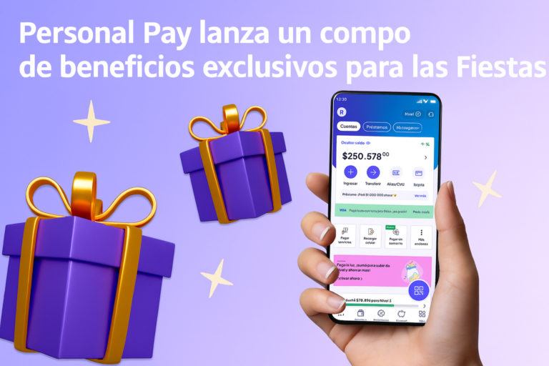 Mano sosteniendo un smartphone con la app de Personal Pay abierta, rodeado de cajas de regalo, en un diseño festivo sobre fondo violeta