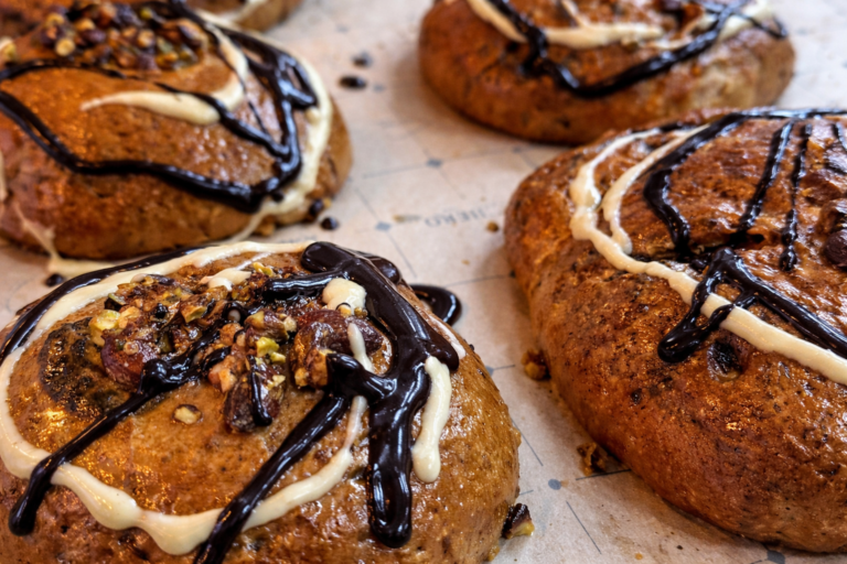 Pan dulces artesanales de Puchero con cobertura de chocolate y frutos secos, elaborados especialmente para las Fiestas