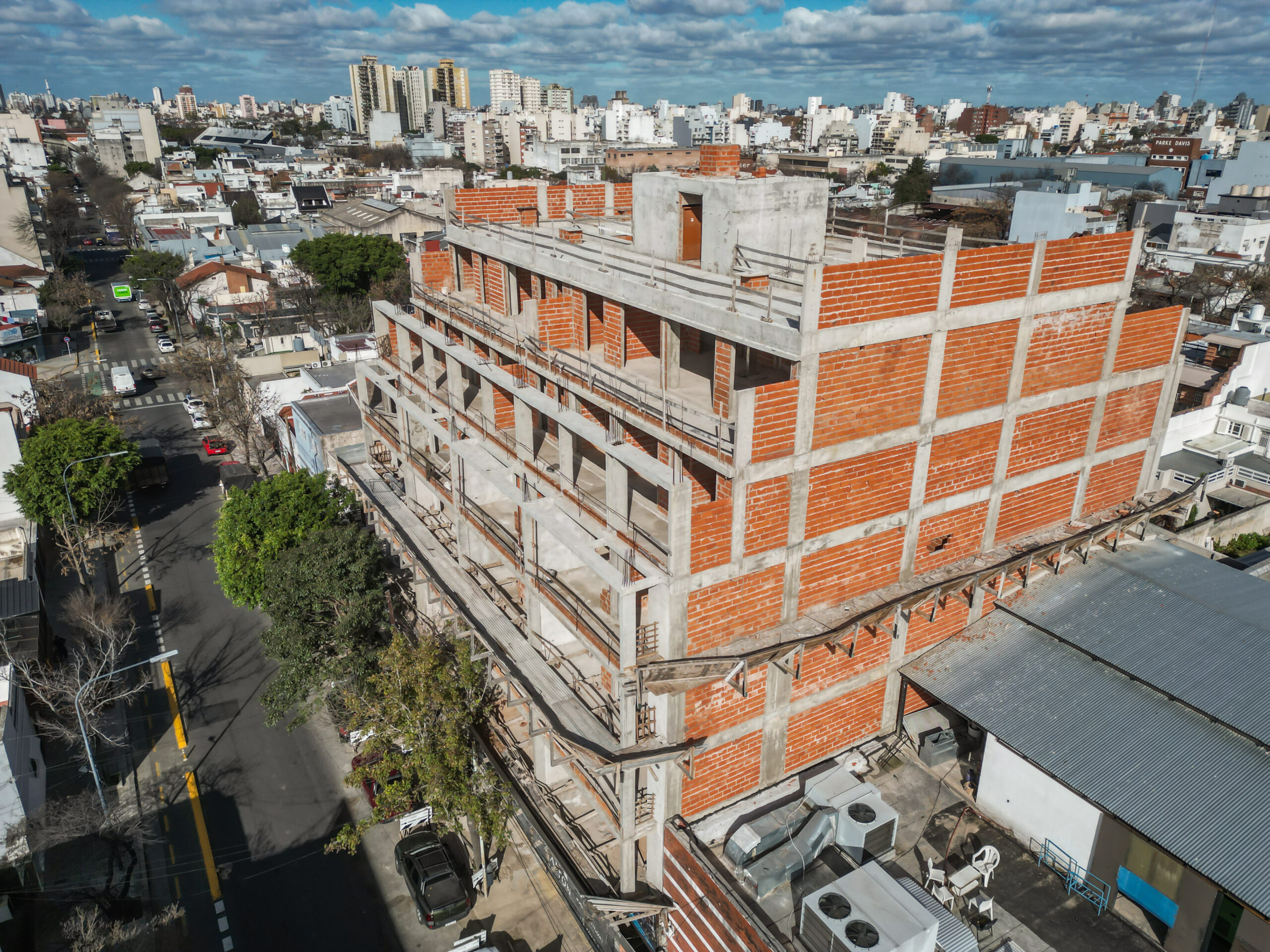 Construcción de edificio en obra como alternativa de inversión inmobiliaria en 2026