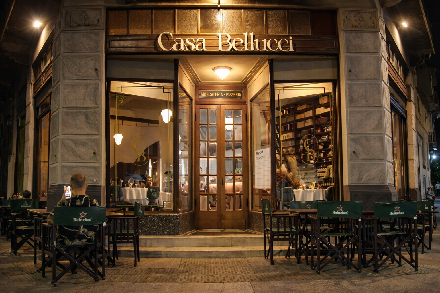 Fachada del restaurante Casa Bellucci en Parque Chacabuco, nuevo espacio gastronómico especializado en pizza porteña y pastas artesanales en Buenos Aires