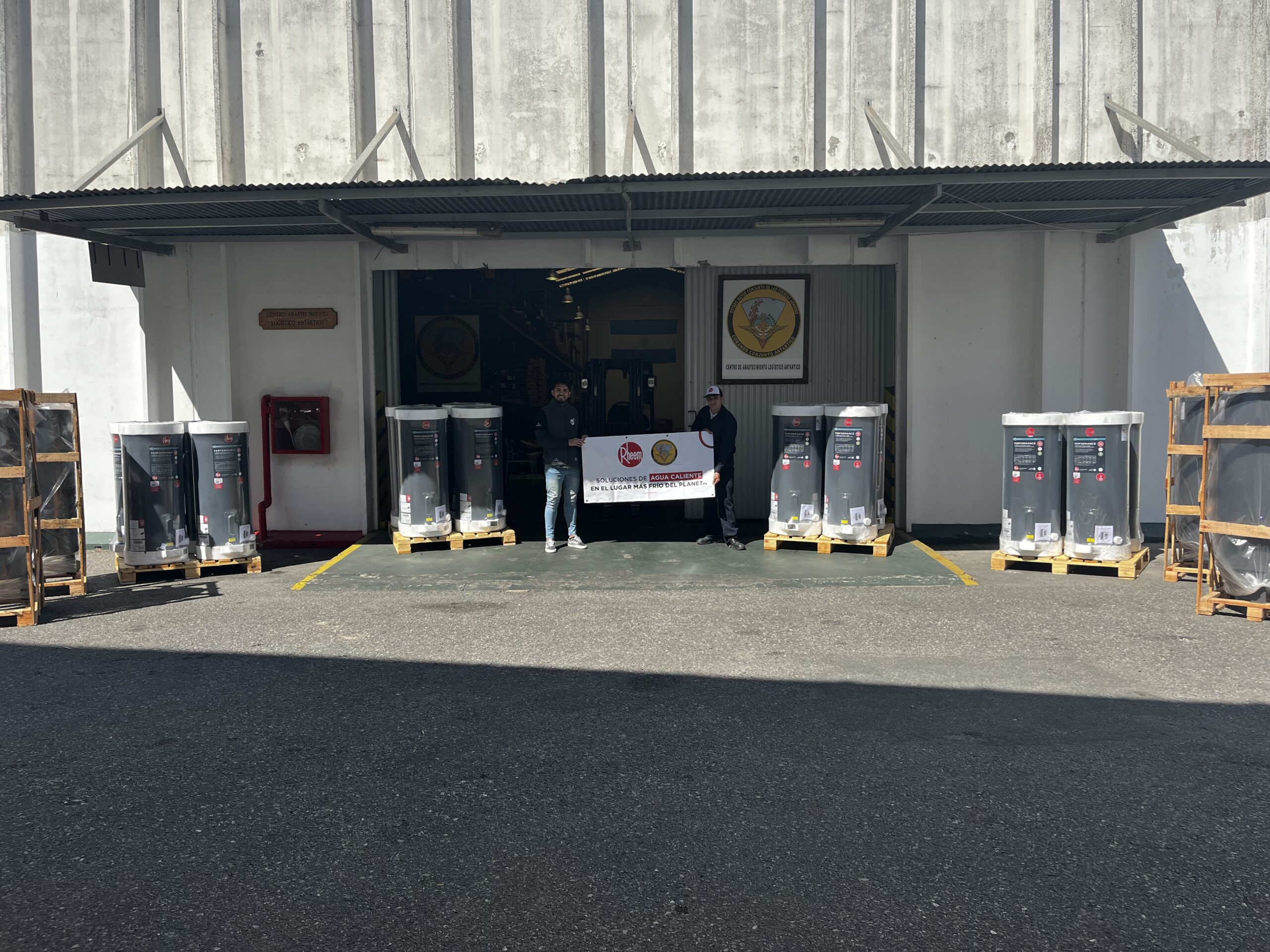 Instalaciones de la Base Marambio en la Antártida Argentina, donde Rheem incorporó sus equipos de calentamiento de agua en un entorno de condiciones climáticas extremas