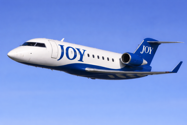 Avión de la nueva aerolínea argentina JOY en pleno vuelo, compañía que apuesta a fortalecer la conectividad regional con vuelos premium