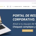 Pantalla de la plataforma Housing Alberta con portal de reservas corporativo para alojamiento y logística en Vaca Muerta mostrado en una notebook