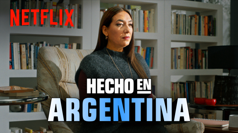 Escena de una producción de Netflix con una mujer en un living moderno y el concepto de contenidos realizados en Argentina