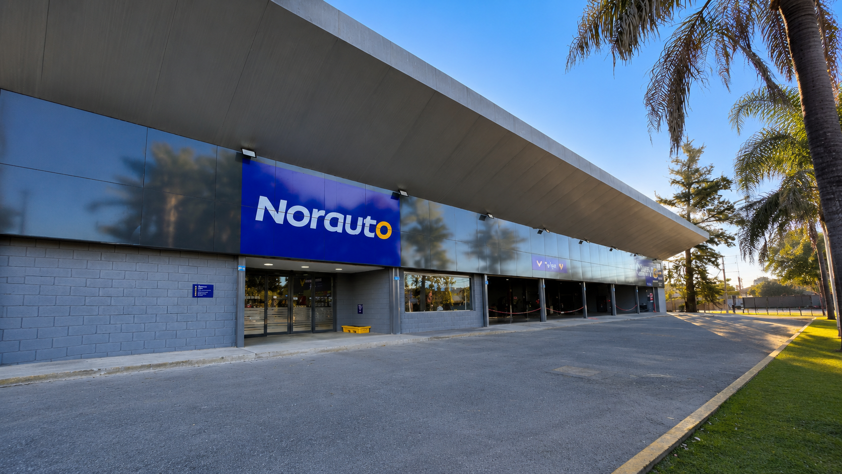 Vista exterior del nuevo autocentro de Norauto en Pilar, inaugurado para ampliar la red de servicios y reforzar la estrategia de postventa de Stellantis en Argentina.