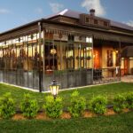 ista exterior de Las Magnolias, la bodega boutique de Gualeguaychú que ofrece experiencias de enoturismo, gastronomía y degustaciones en Gualeguaychú