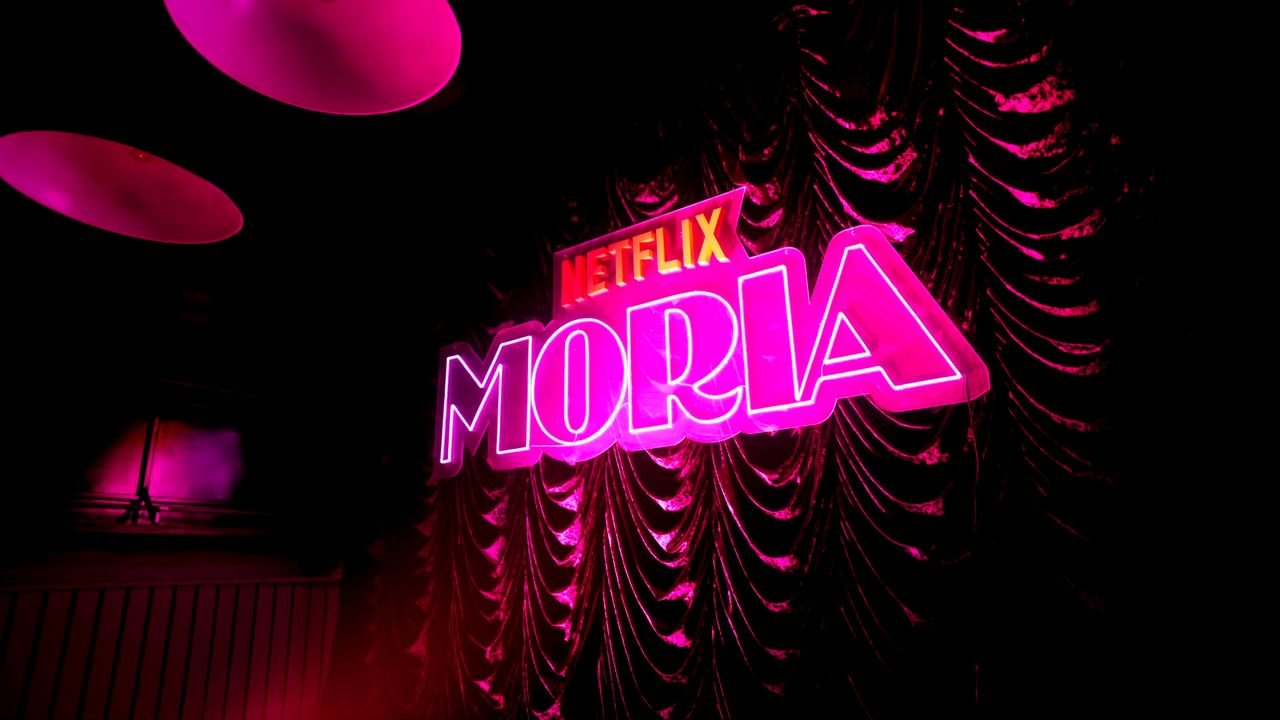 Cartel de Netflix y Morla en el espacio elegido para celebrar el estreno en Buenos Aires