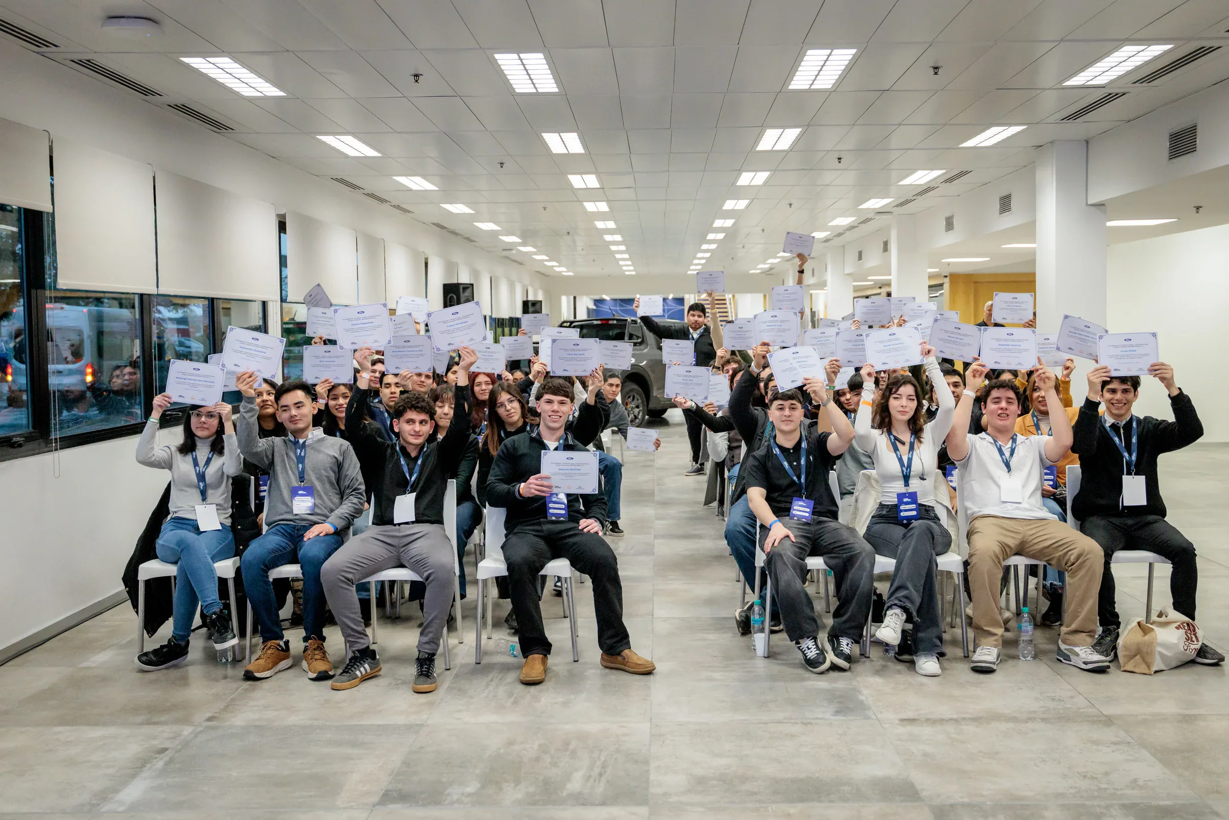 Estudiantes de Ford reciben reconocimientos durante un encuentro de mentorías y networking