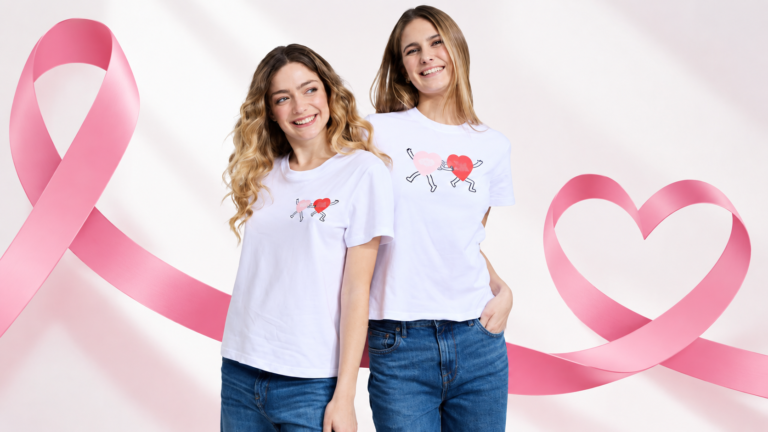 Dos modelos con remeras blancas de Moda Argentina X LA VIDA durante la campaña de concientización