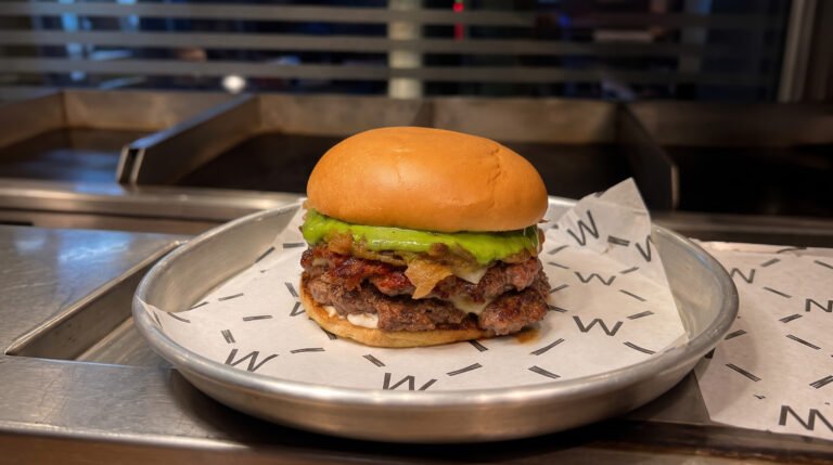 Hamburguesa Dylan de Williamsburg, el clásico que marcó la historia de la marca y vuelve a sus orígenes
